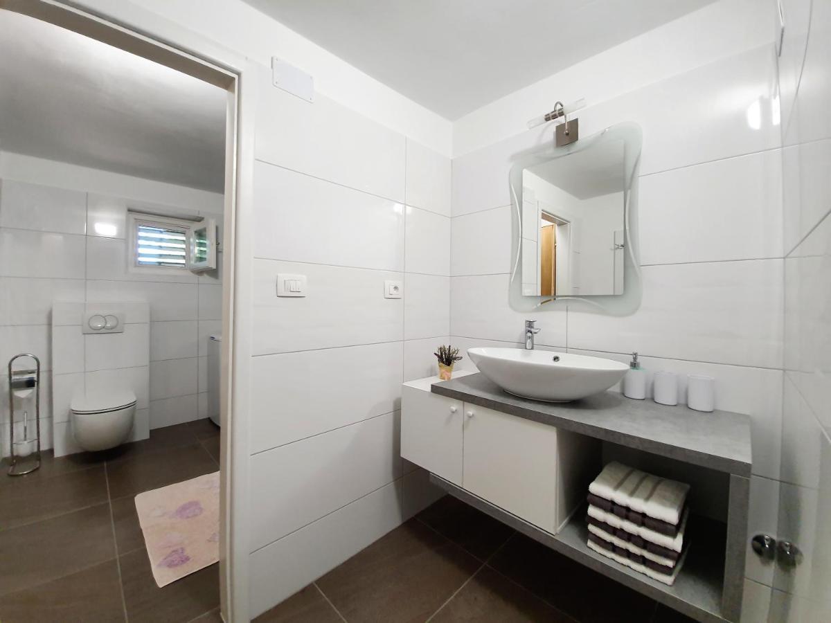 Fafarinka - Close To Krka National Park *